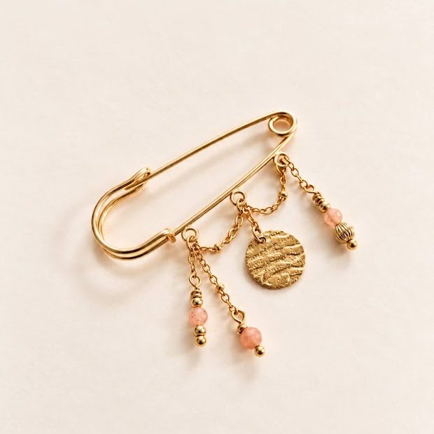 Broche pierre de soleil dorée – Meryl – Image 2